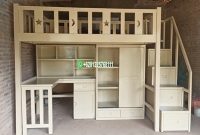 Tempat Tidur Susun Tingkat Bawah Ada Meja Belajar dan lemari