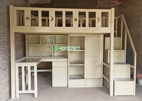 Tempat Tidur Susun Tingkat Bawah Ada Meja Belajar dan lemari